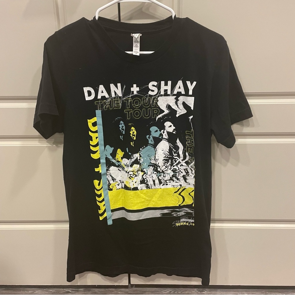 Dan + Shay The Tour tee shirt black short sleeve medium
